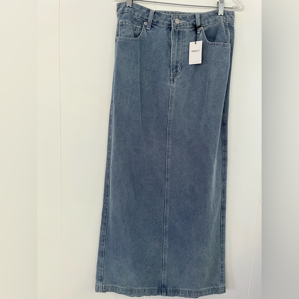 NEW Forever 21 Long Denim Skirt Chevron Pattern Long Slit in Back Size Medium